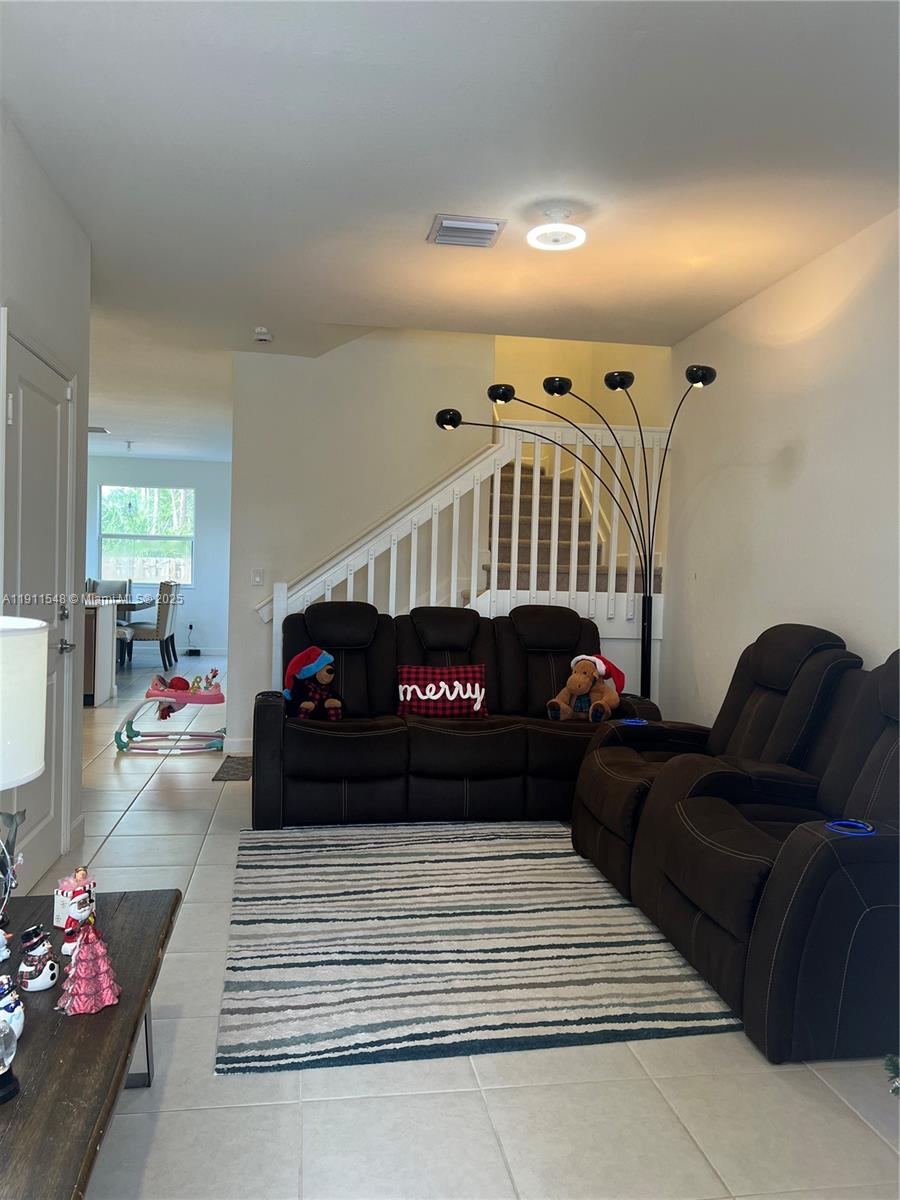 STEIN ASSEMBLAGE - Residential Lease