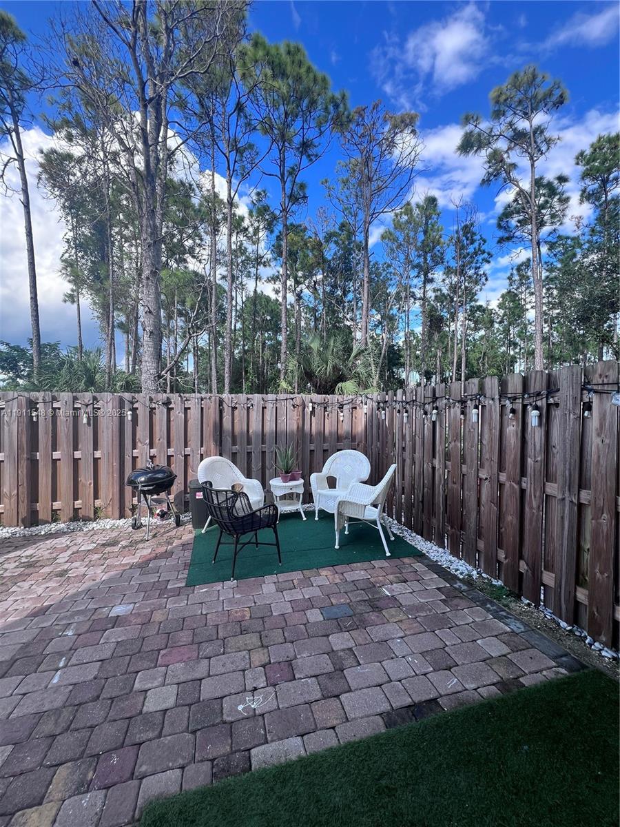 STEIN ASSEMBLAGE - Residential Lease