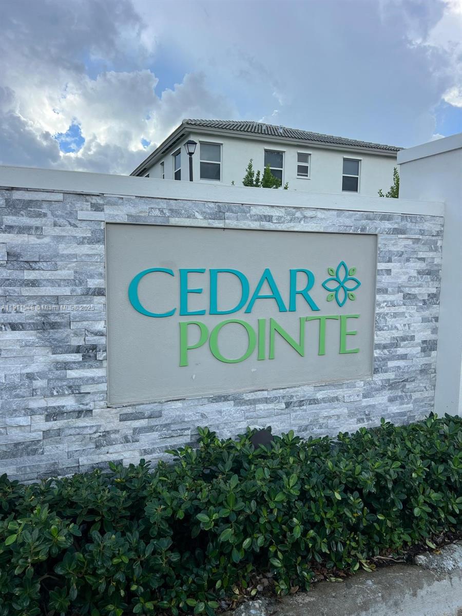 STEIN ASSEMBLAGE - Residential Lease