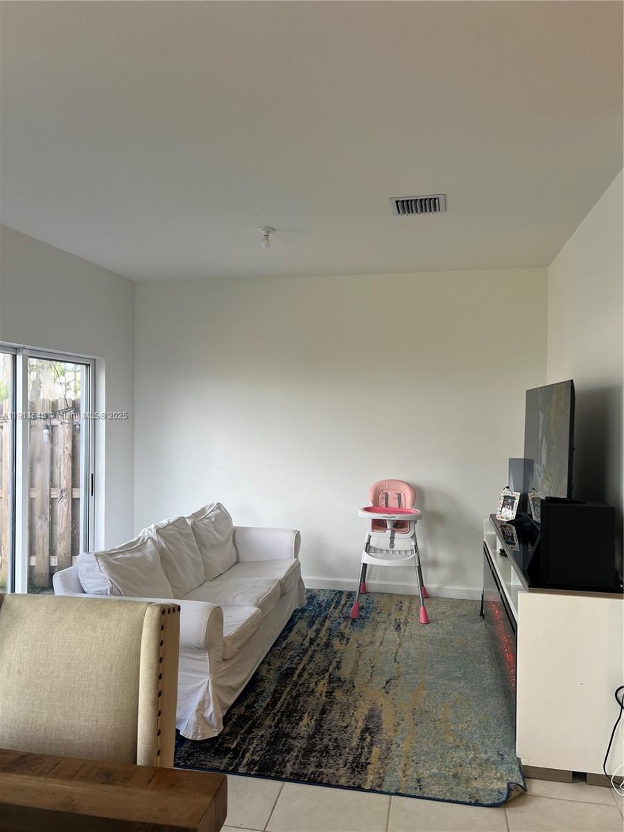 STEIN ASSEMBLAGE - Residential Lease