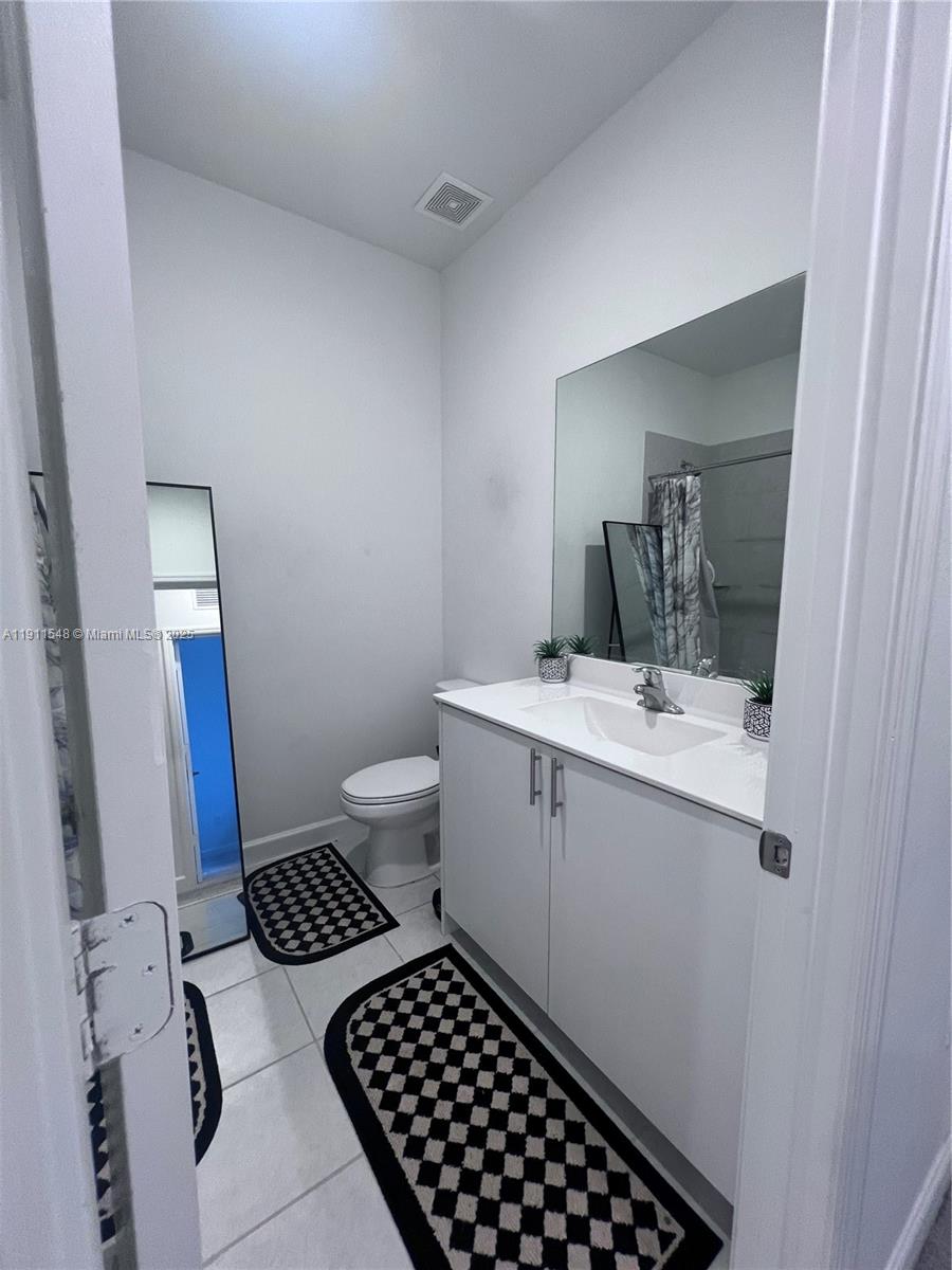 STEIN ASSEMBLAGE - Residential Lease