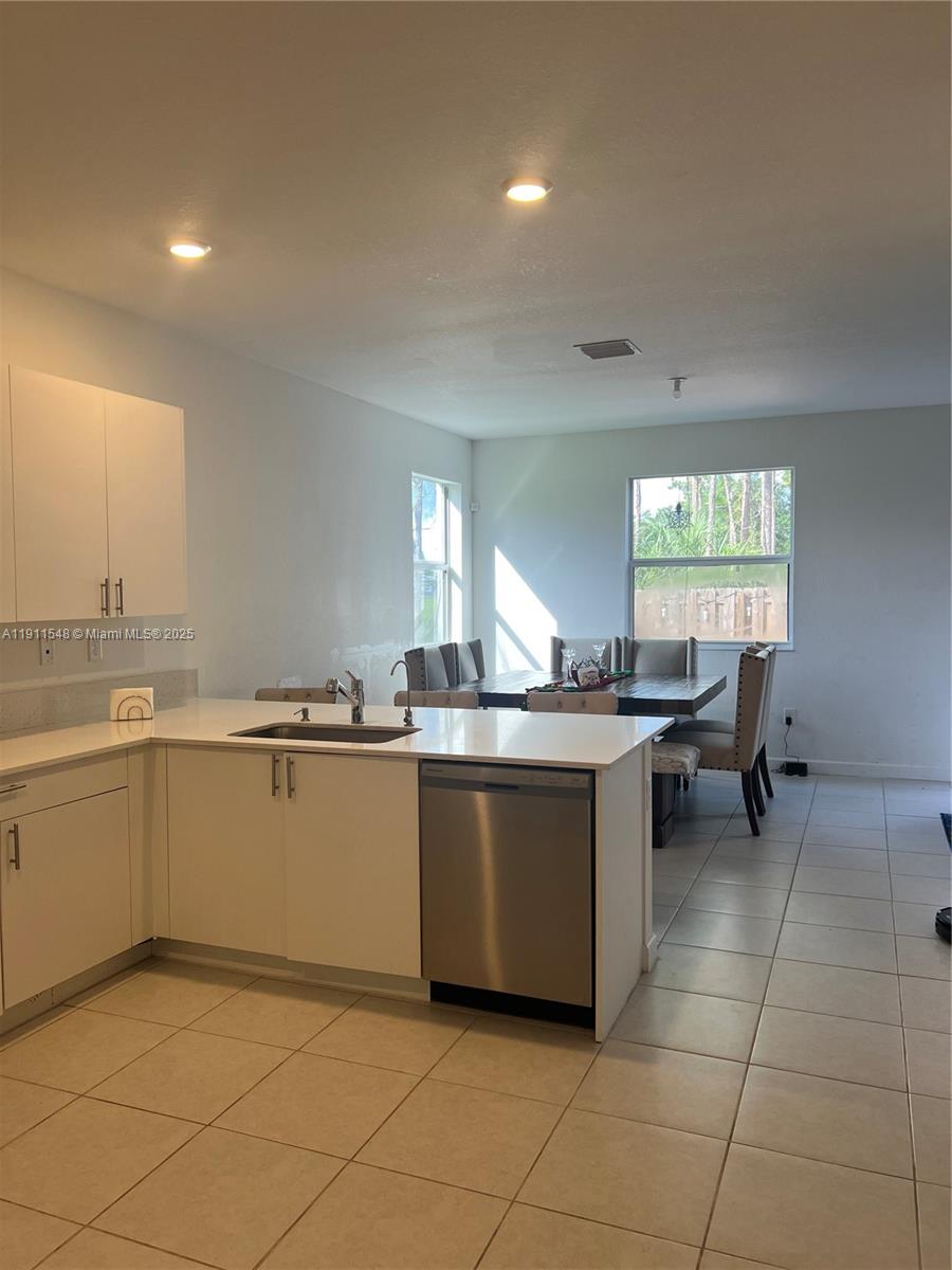 STEIN ASSEMBLAGE - Residential Lease