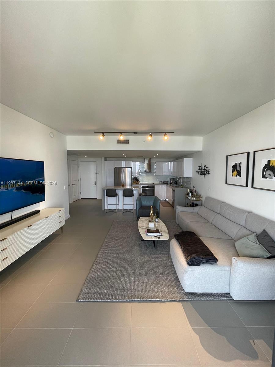 CANVAS CONDO - Residential Lease
