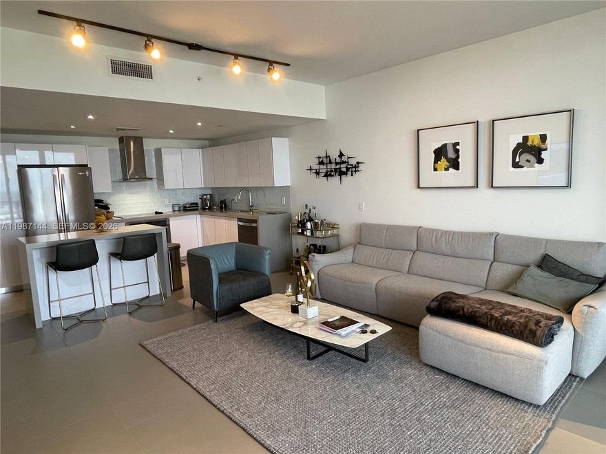 jam packed with amenities, Canvas Condo is in the heart of miami. Conveniently located minutes from Wynwood, design district, downtown, Brickell and the beach this location has it all. Come see this "penthouse" style fully tastefully designed and decorated 1 bedroom 1 bath unit. the ultimate privacy and views. unit itself is equipped with all appliances, electric shades and high end furniture. PRICED TO RENT