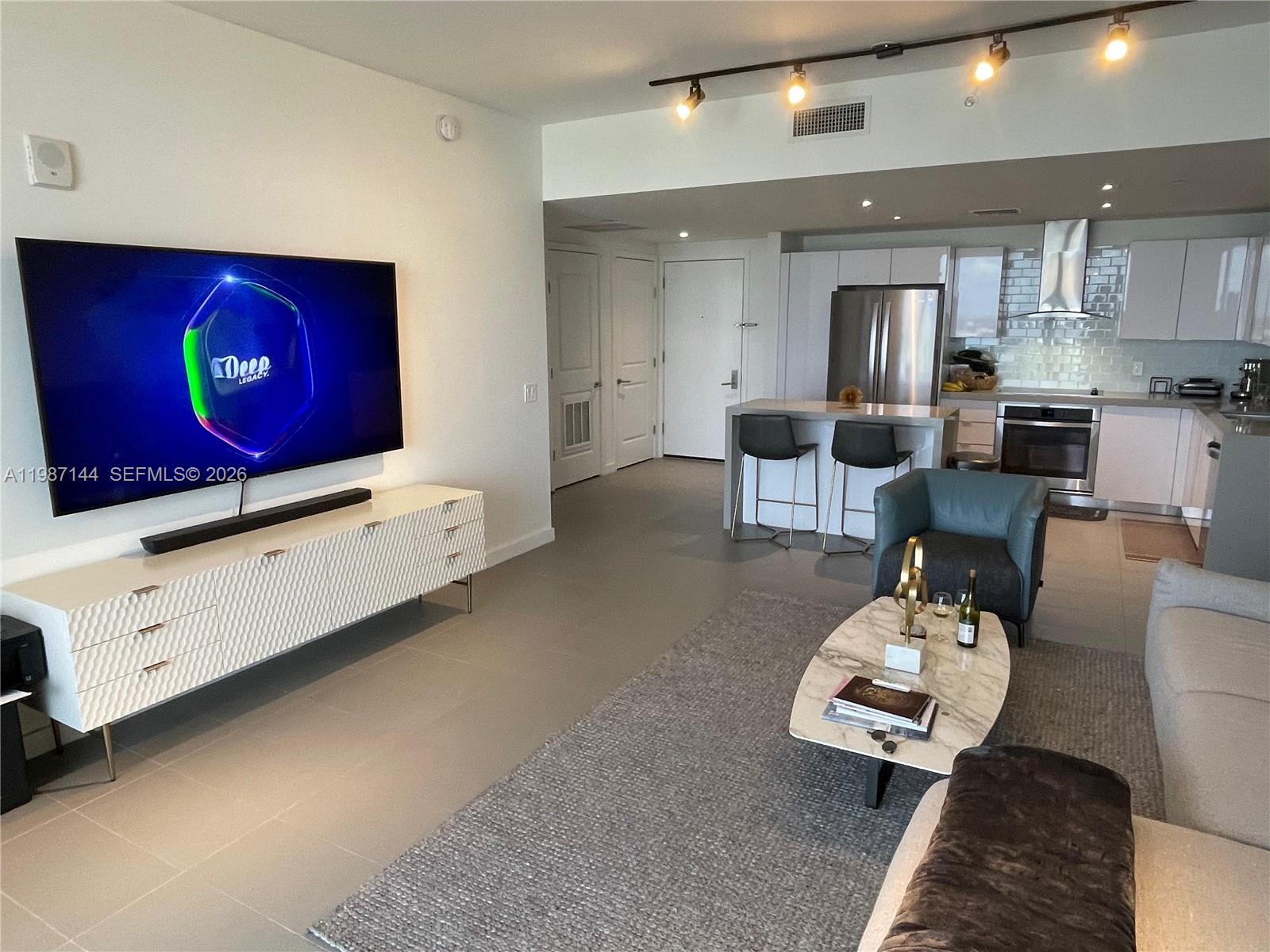 CANVAS CONDO - Residential Lease