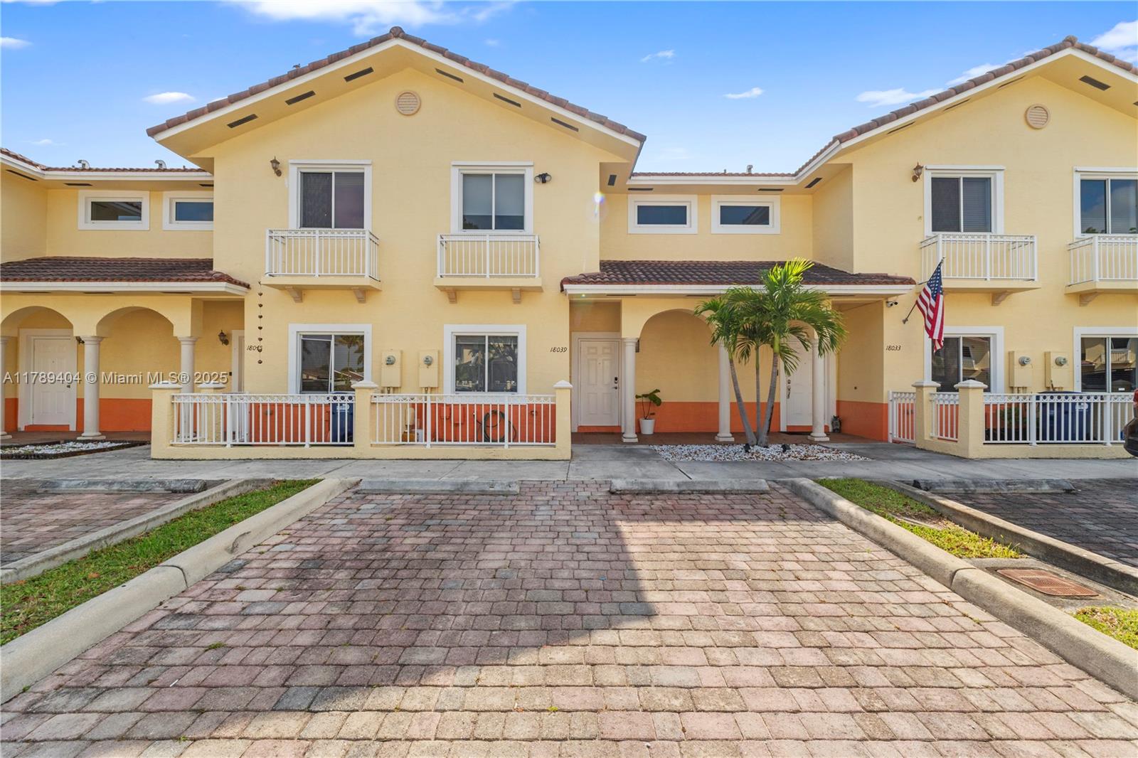 18039 Nw 74th Path, Hialeah, Miami-Dade County, Florida - 2 Bedrooms  
3 Bathrooms - 