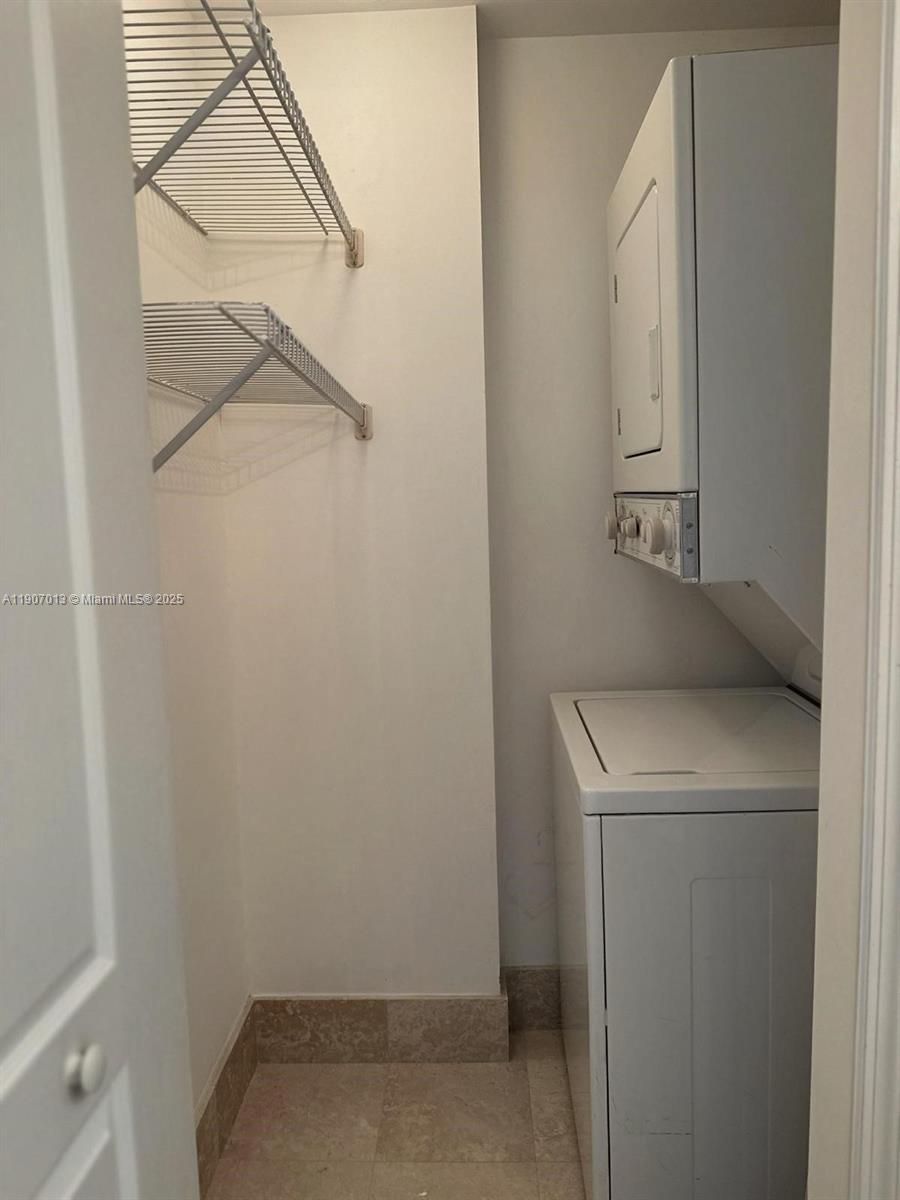 BRICKELL WAY CONDO - Residential Lease