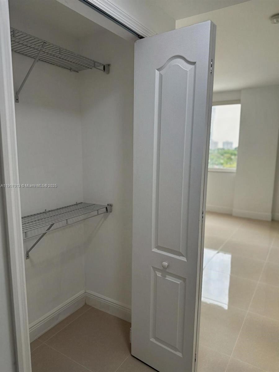 BRICKELL WAY CONDO - Residential Lease