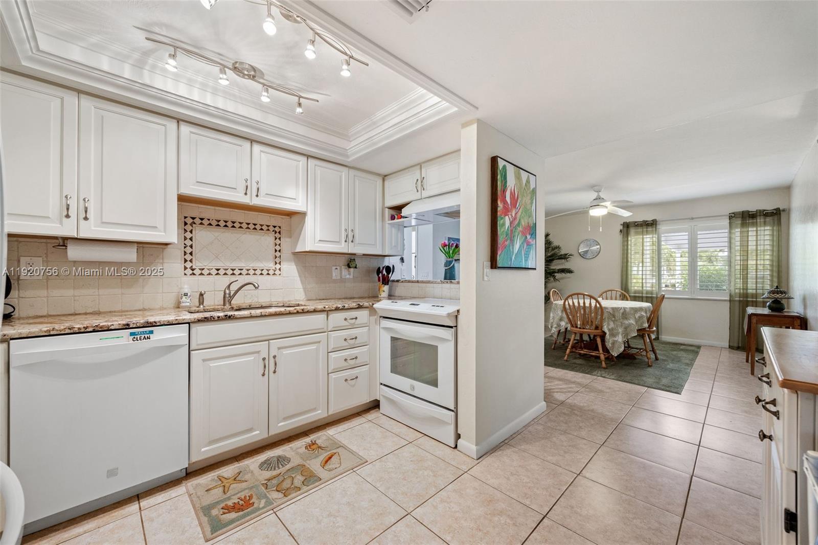 LA PALAPA CONDO - Residential