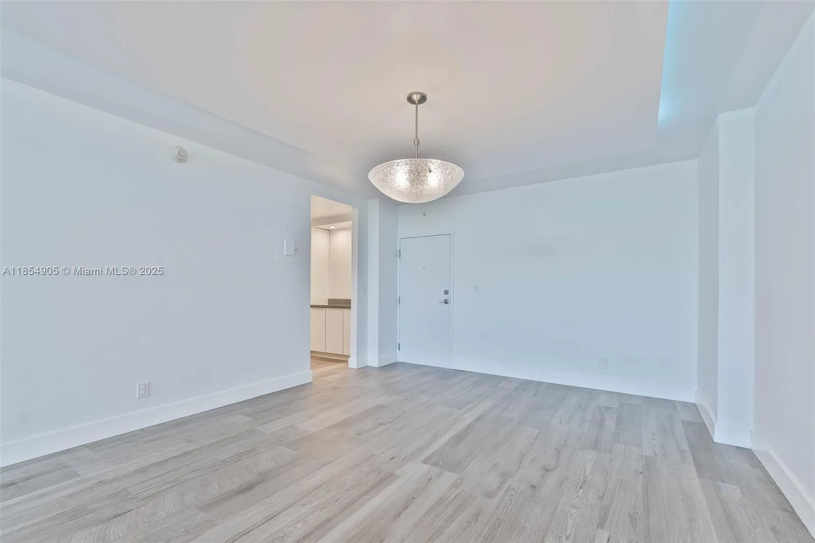 Coral Gables, Florida 33133, United States, 2 Bedrooms Bedrooms, ,2 BathroomsBathrooms,Residential,Active,186978