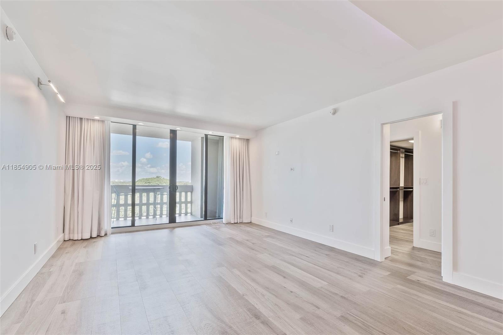 GABLES WATERWAY TOWERS CO - Residential Lease