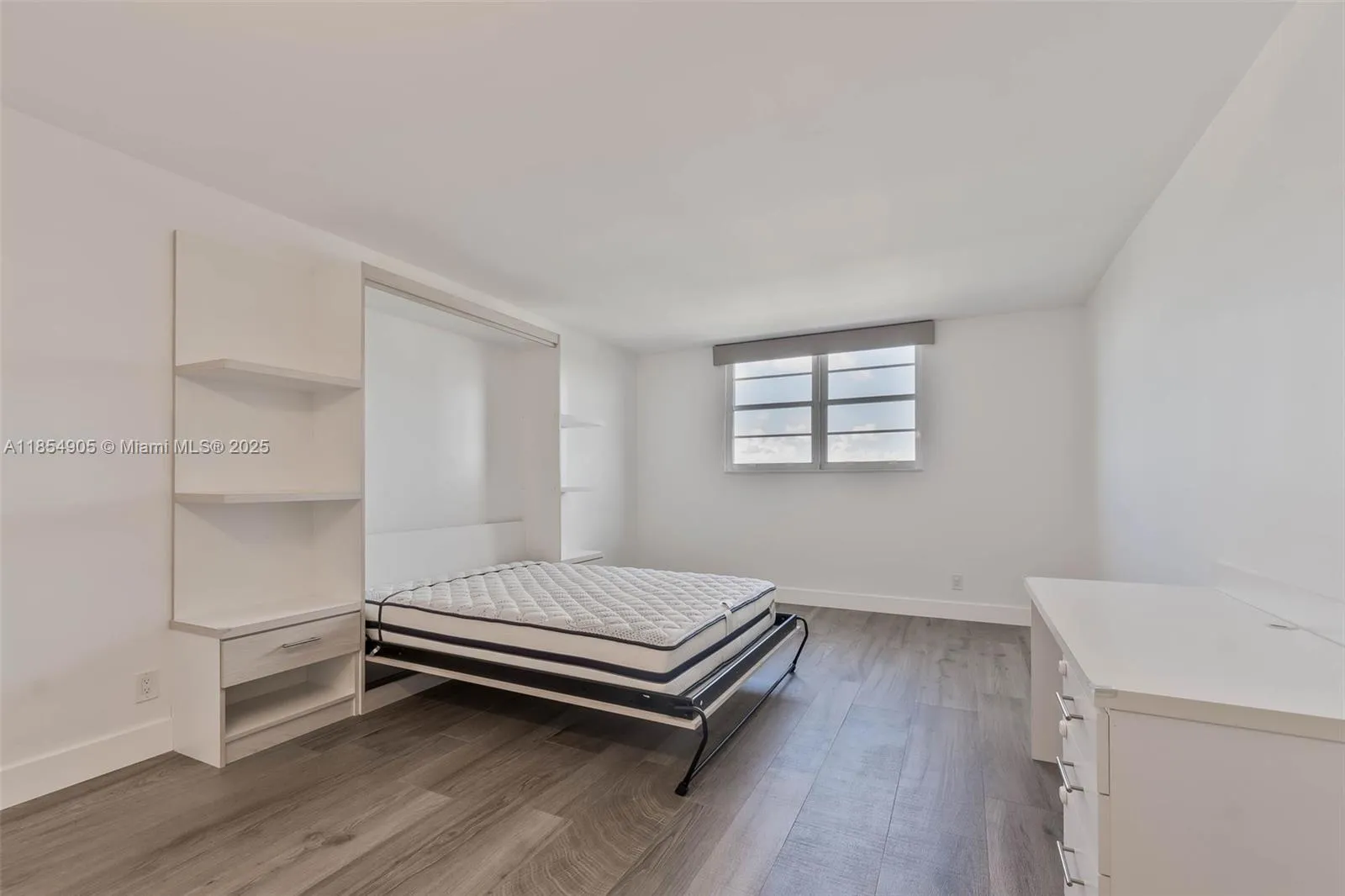 Coral Gables, Florida 33133, United States, 2 Bedrooms Bedrooms, ,2 BathroomsBathrooms,Residential,Active,186978