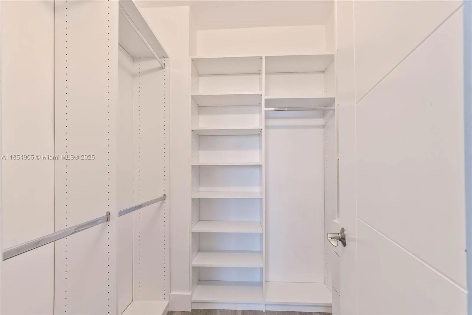 Coral Gables, Florida 33133, United States, 2 Bedrooms Bedrooms, ,2 BathroomsBathrooms,Residential,Active,186978