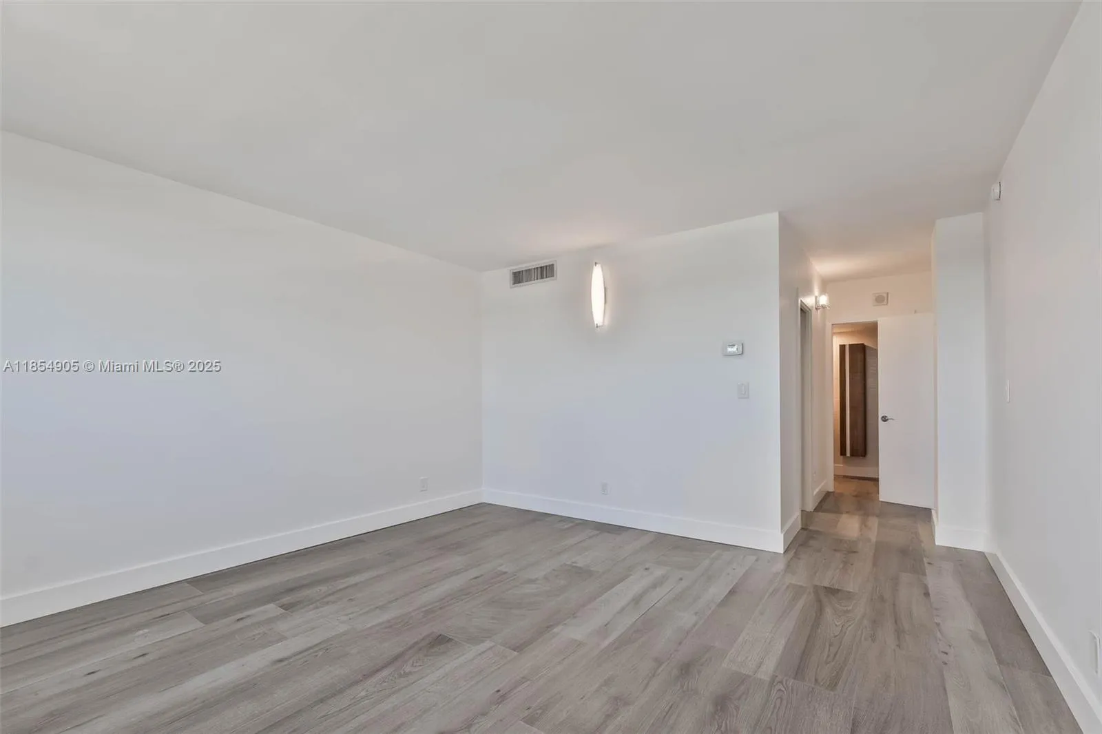 Coral Gables, Florida 33133, United States, 2 Bedrooms Bedrooms, ,2 BathroomsBathrooms,Residential,Active,186978