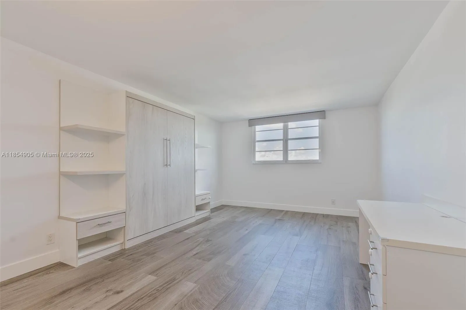 Coral Gables, Florida 33133, United States, 2 Bedrooms Bedrooms, ,2 BathroomsBathrooms,Residential,Active,186978