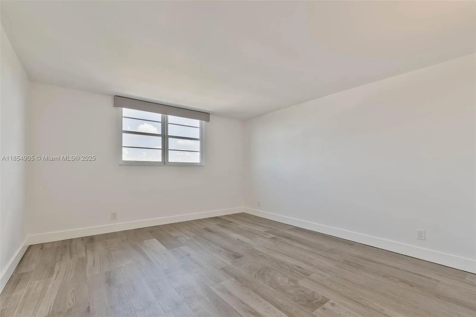 Coral Gables, Florida 33133, United States, 2 Bedrooms Bedrooms, ,2 BathroomsBathrooms,Residential,Active,186978