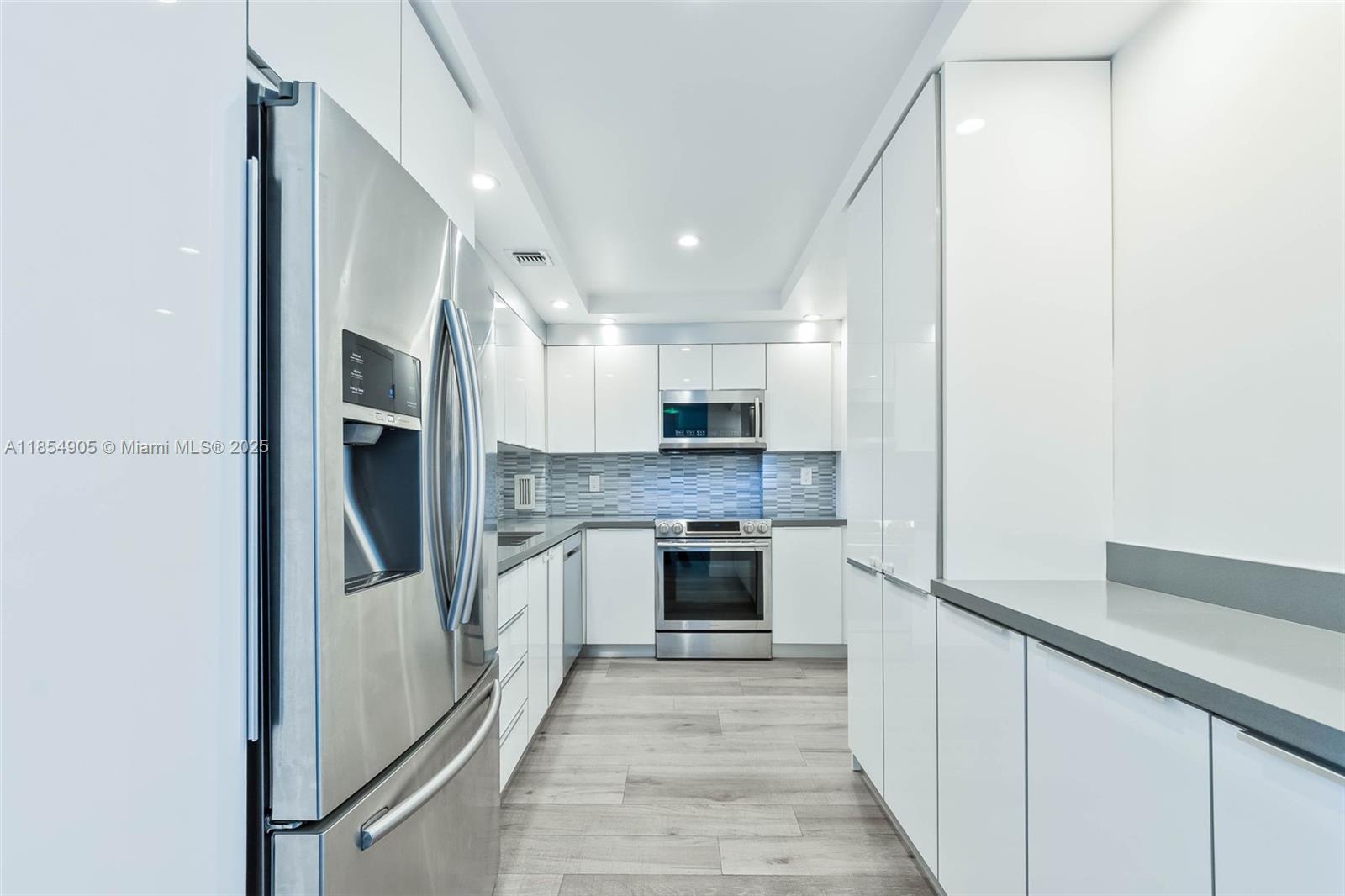 GABLES WATERWAY TOWERS CO - Residential Lease