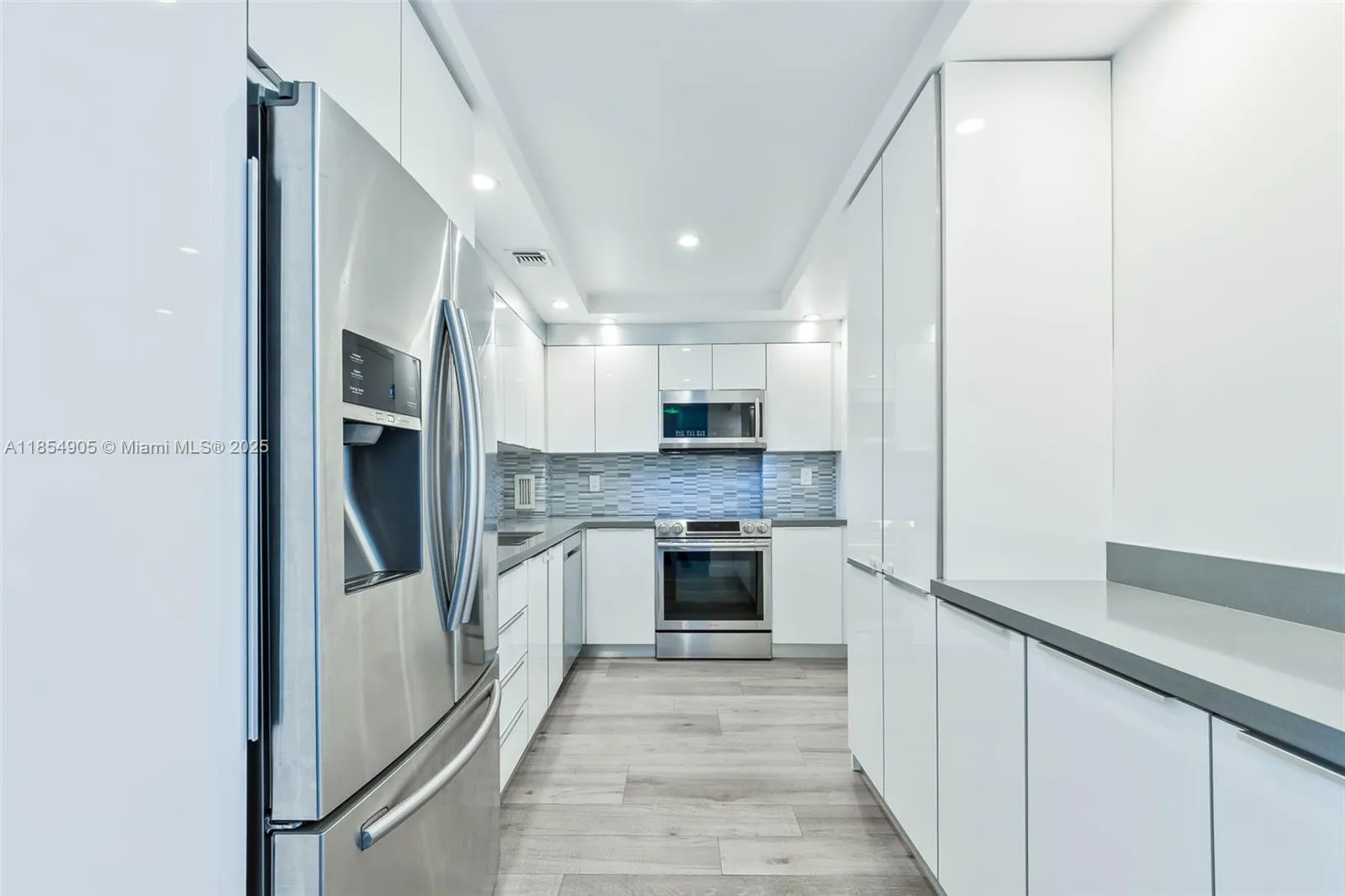 Coral Gables, Florida 33133, United States, 2 Bedrooms Bedrooms, ,2 BathroomsBathrooms,Residential,Active,186978