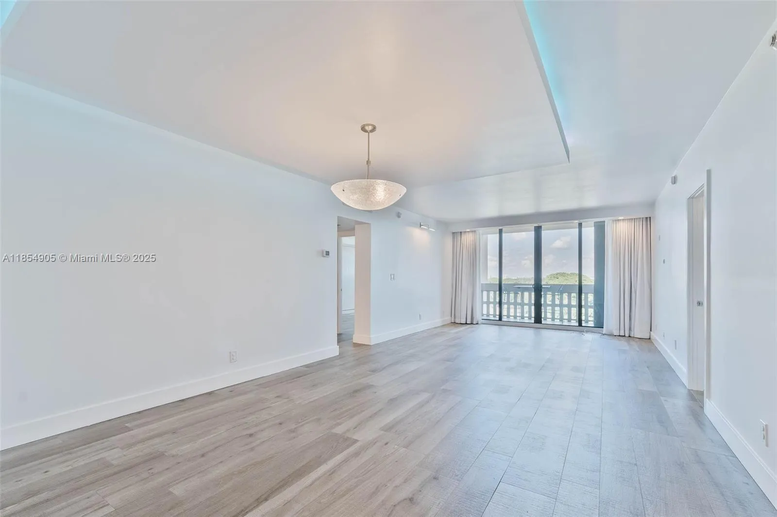 Coral Gables, Florida 33133, United States, 2 Bedrooms Bedrooms, ,2 BathroomsBathrooms,Residential,Active,186978