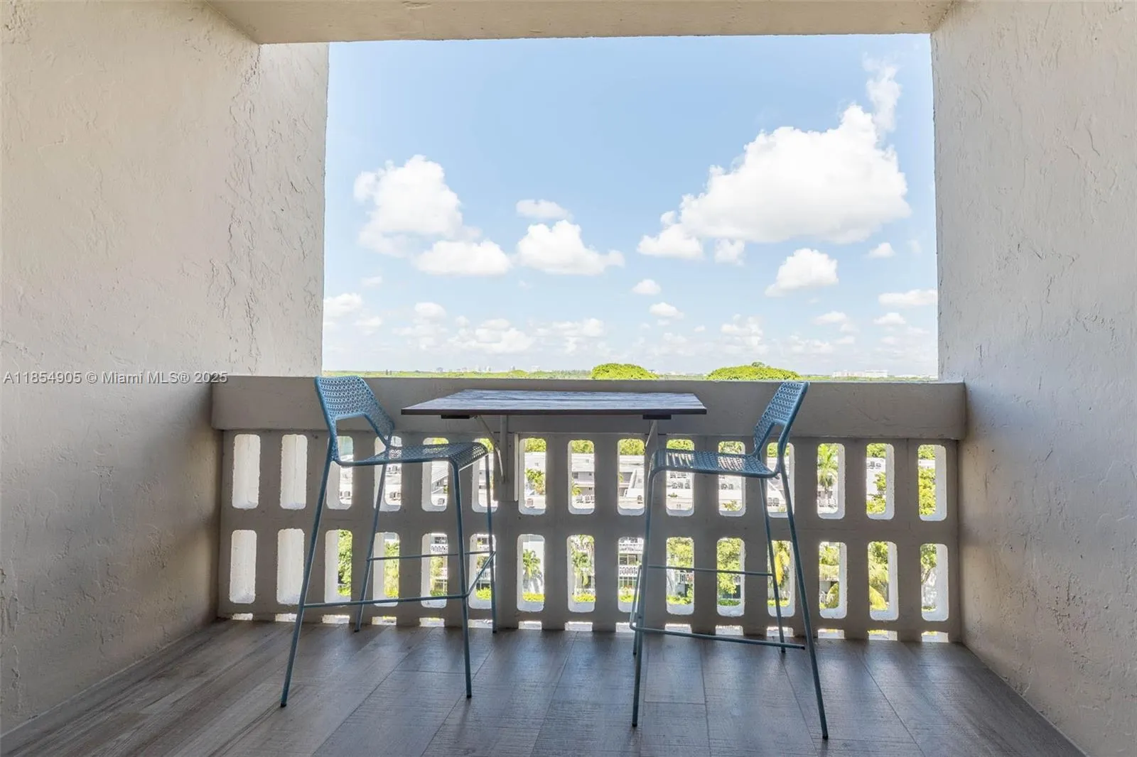 Coral Gables, Florida 33133, United States, 2 Bedrooms Bedrooms, ,2 BathroomsBathrooms,Residential,Active,186978