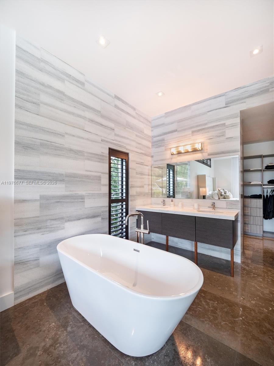 BISCAYNE POINT - Residential