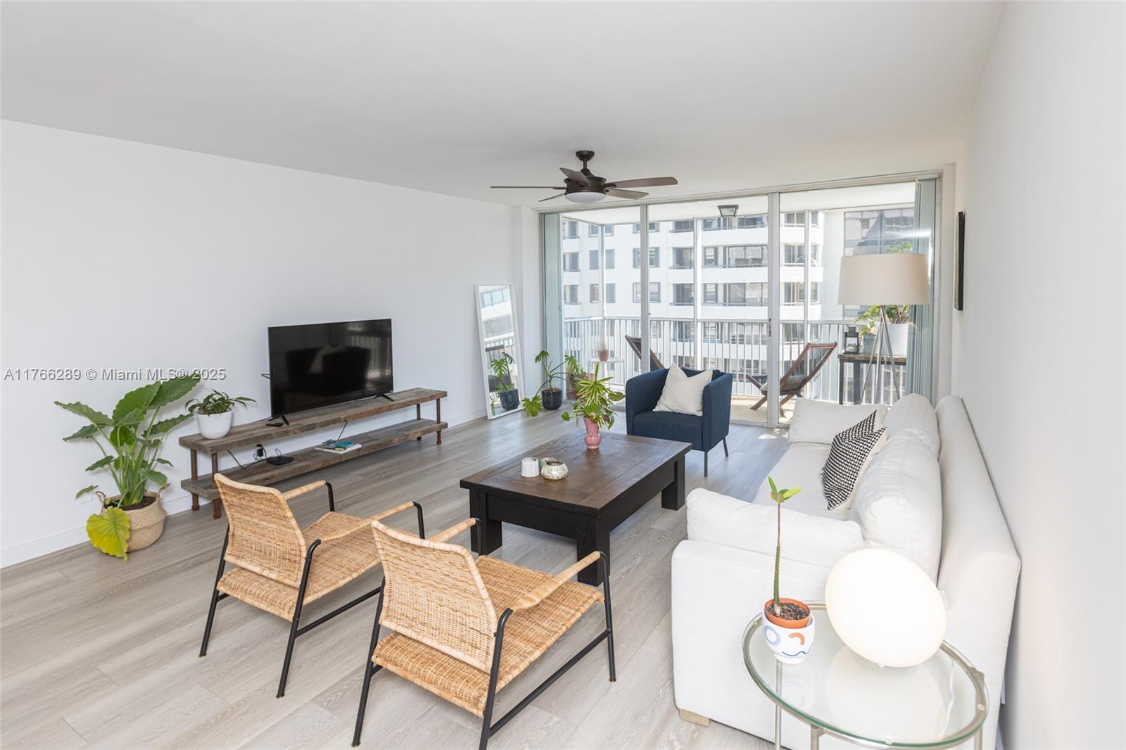 ISLAND BREAKERS CONDO - Residential