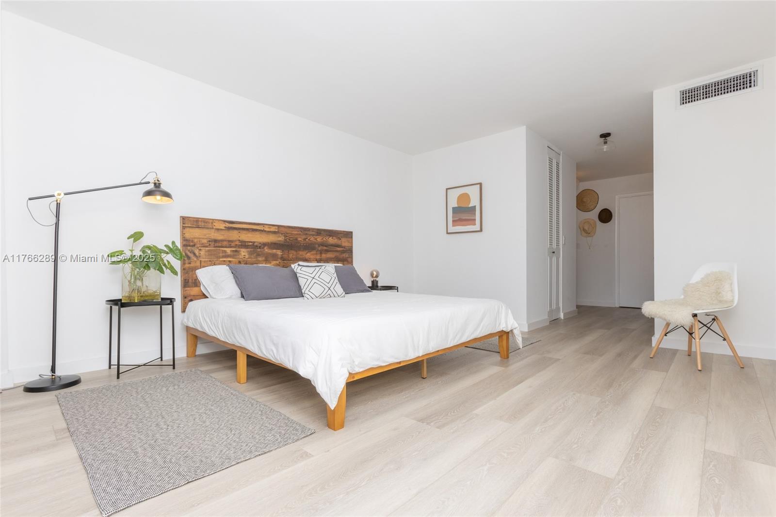 ISLAND BREAKERS CONDO - Residential