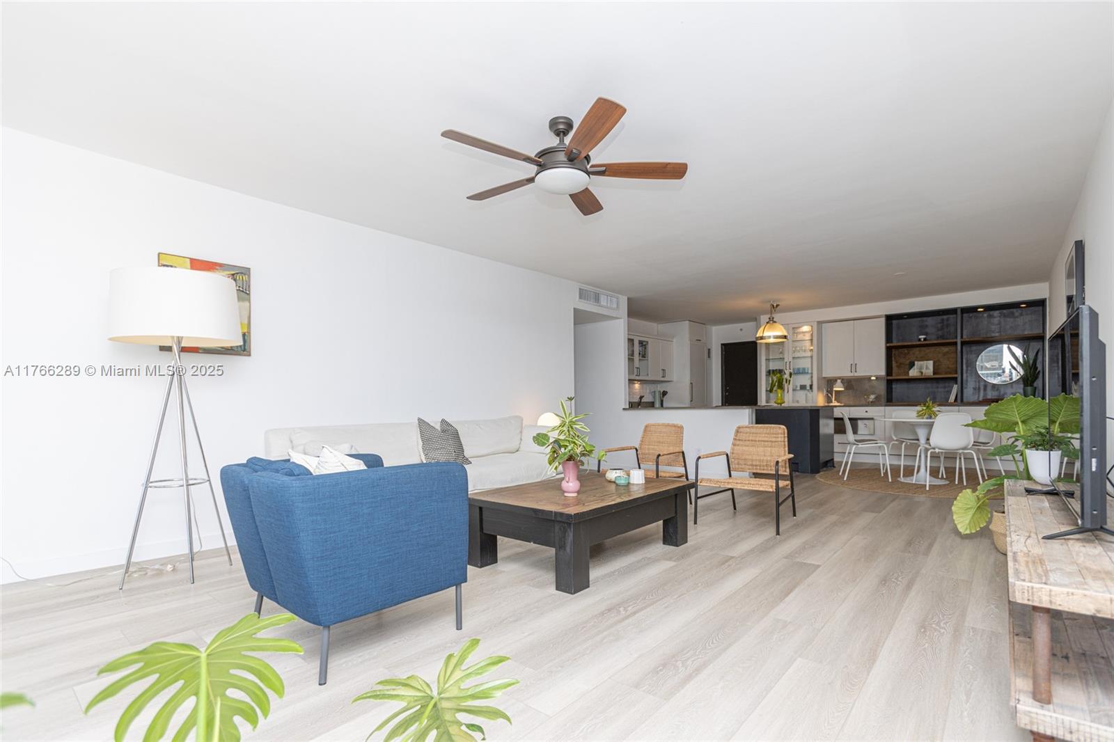 ISLAND BREAKERS CONDO - Residential