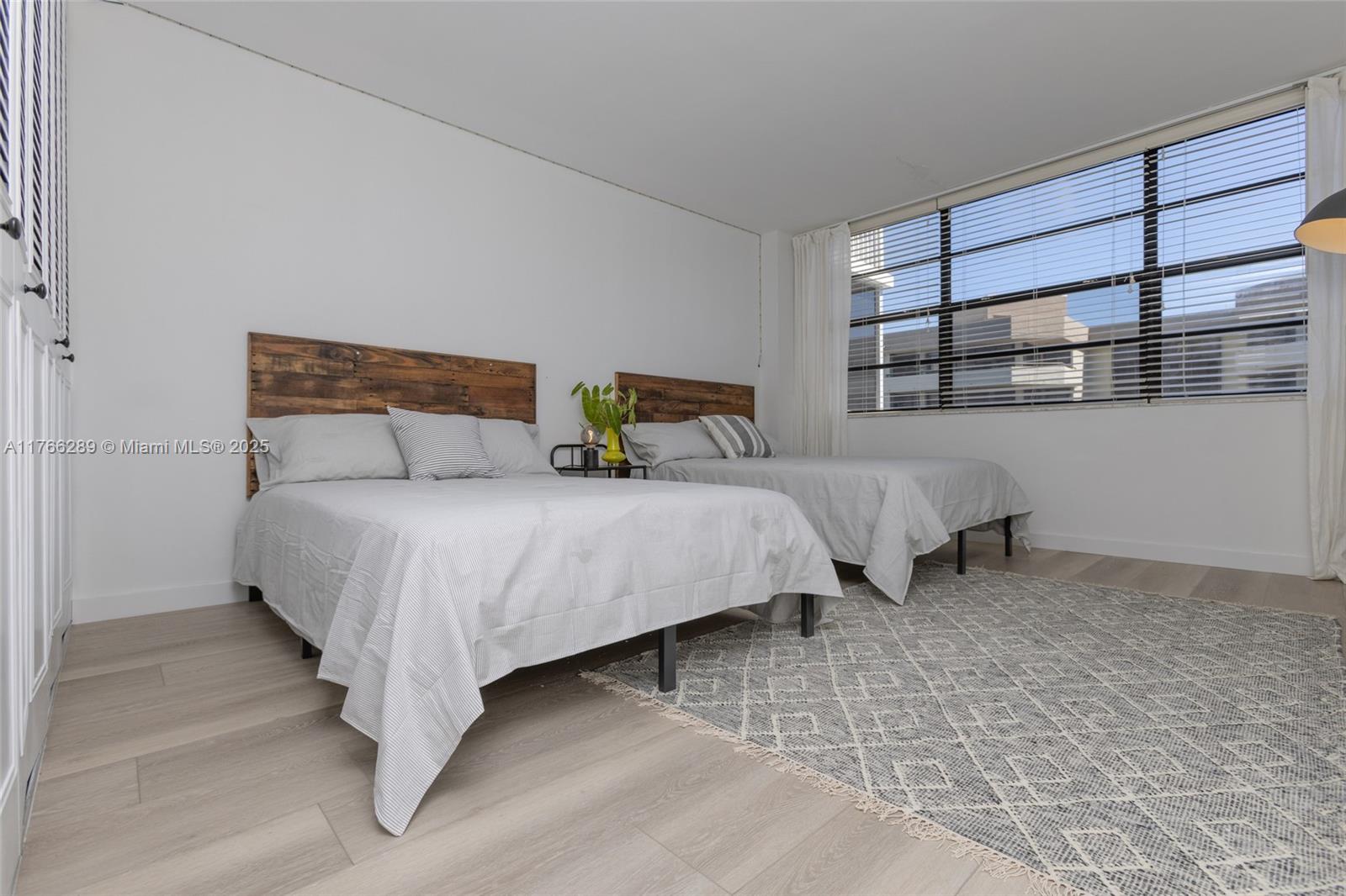 ISLAND BREAKERS CONDO - Residential