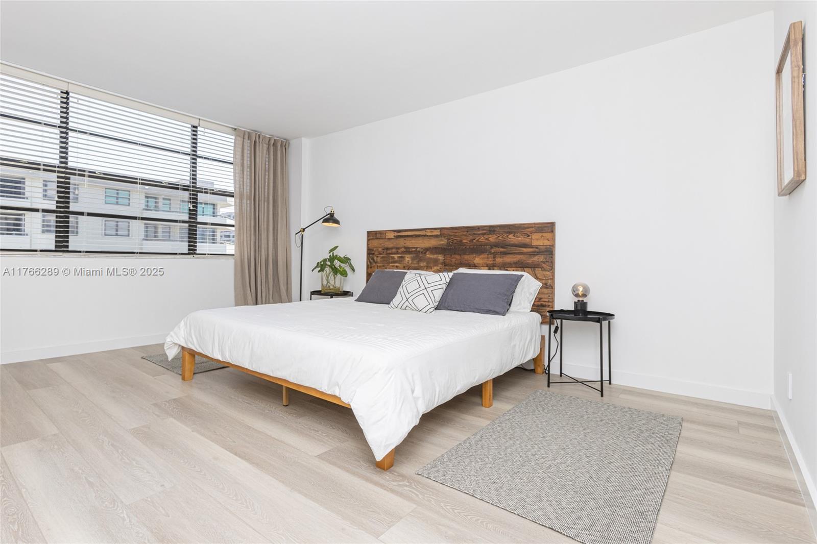 ISLAND BREAKERS CONDO - Residential