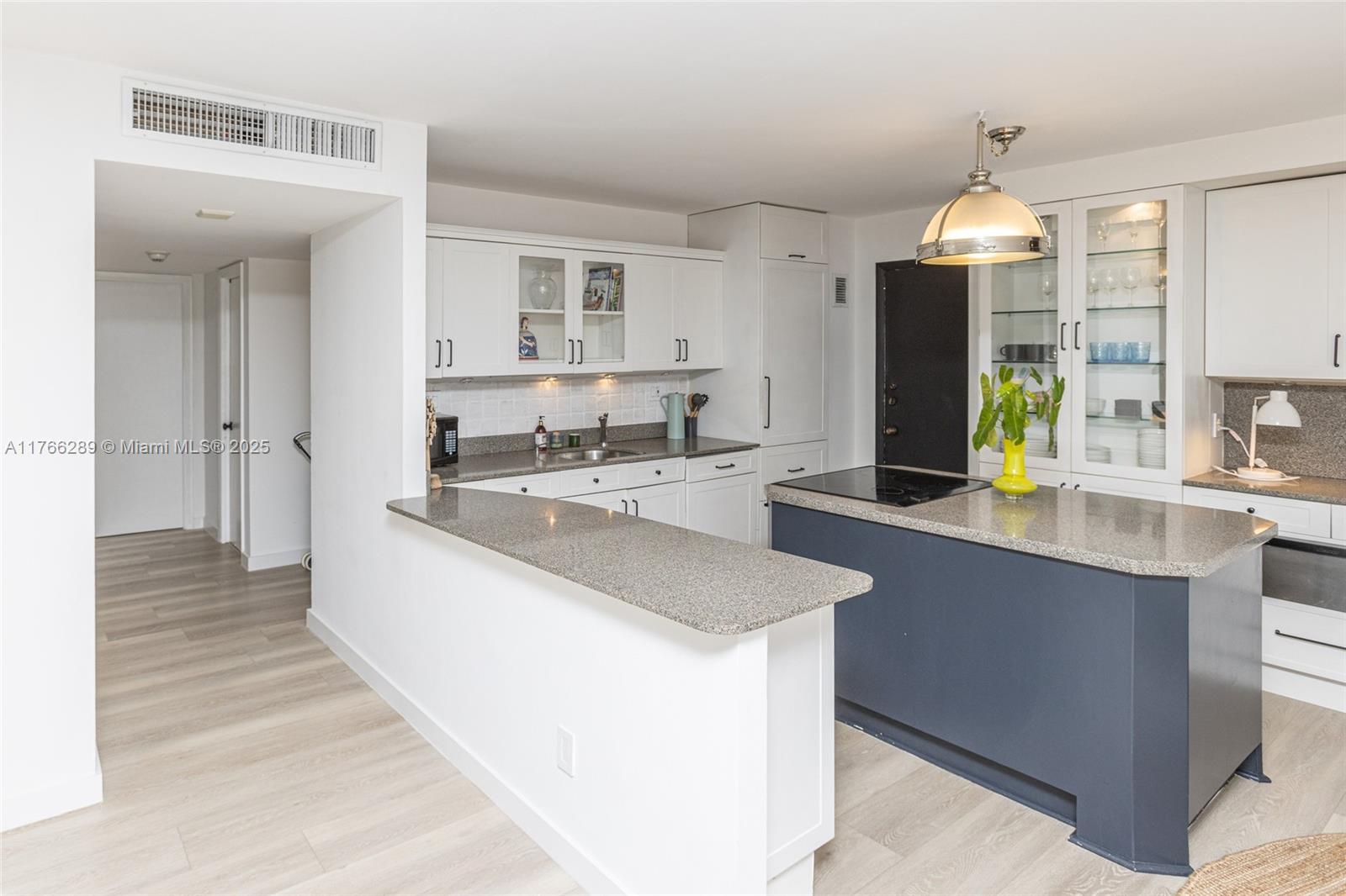 ISLAND BREAKERS CONDO - Residential