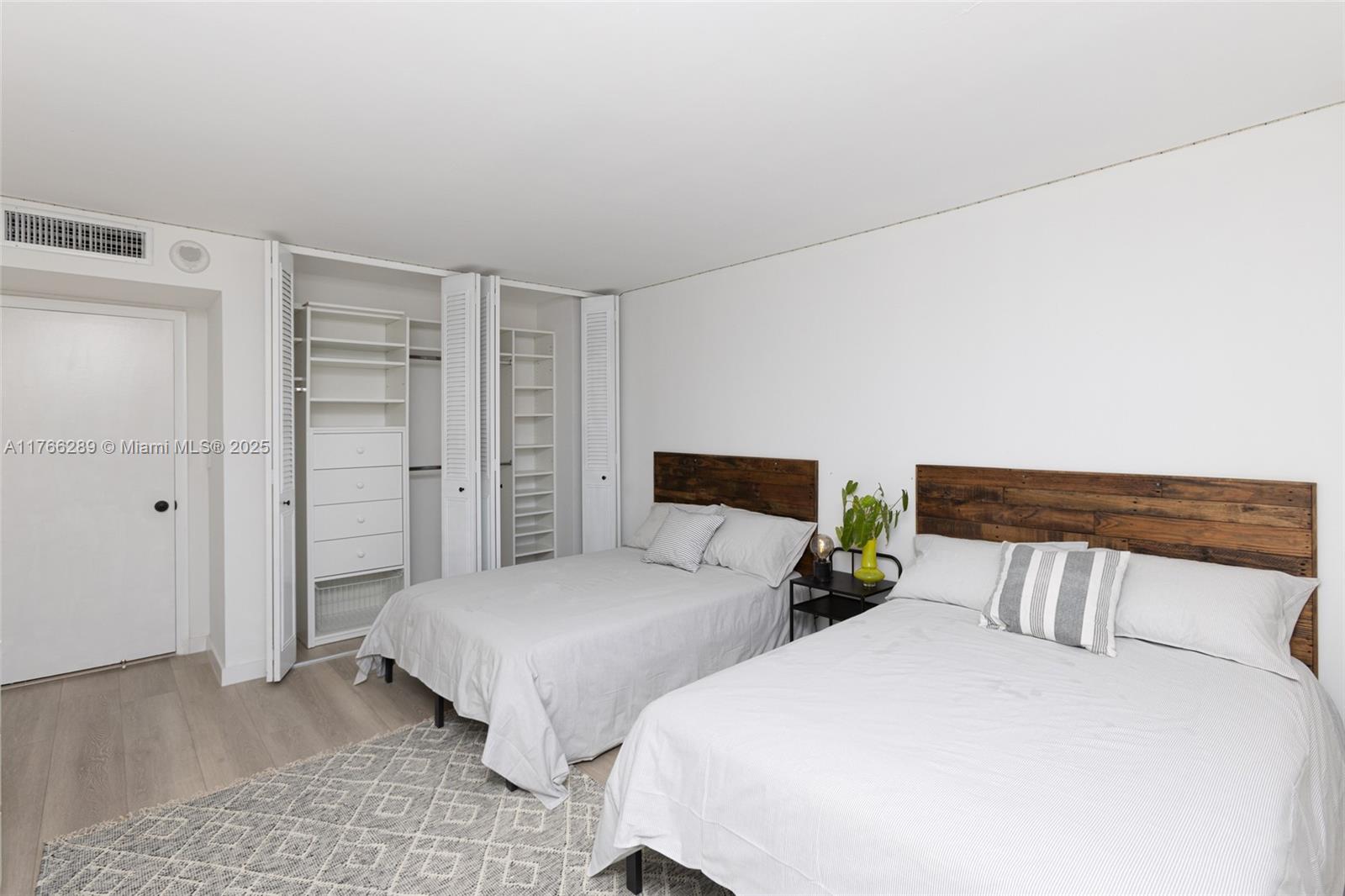 ISLAND BREAKERS CONDO - Residential