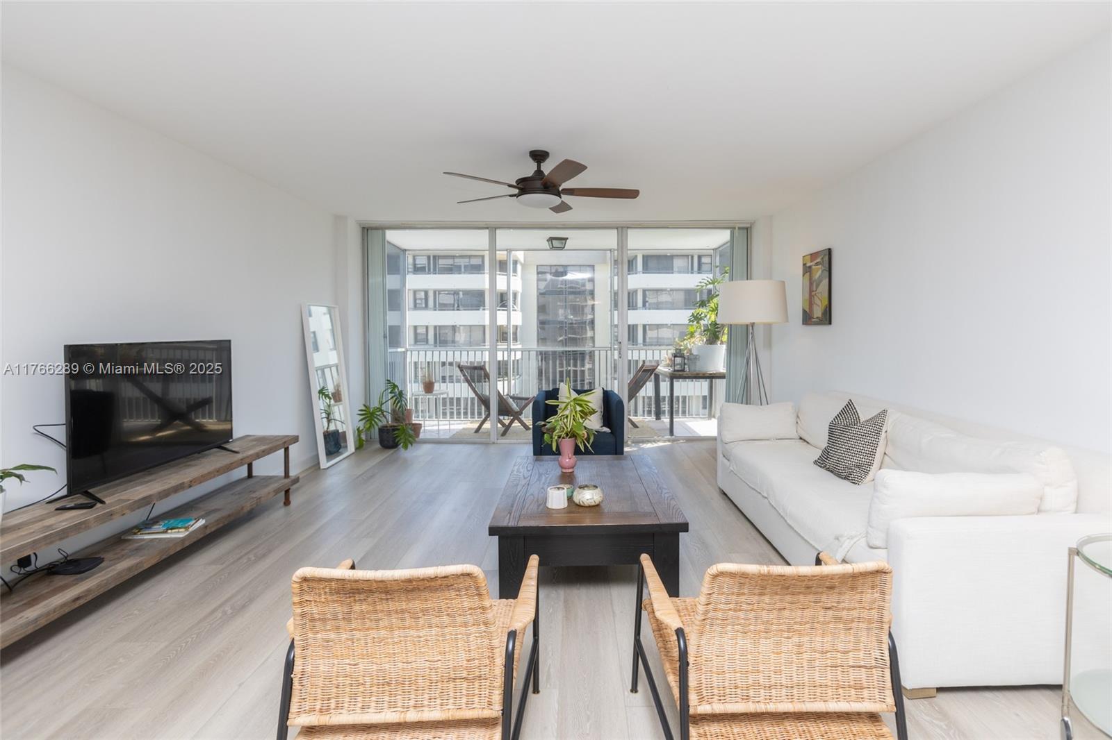 ISLAND BREAKERS CONDO - Residential