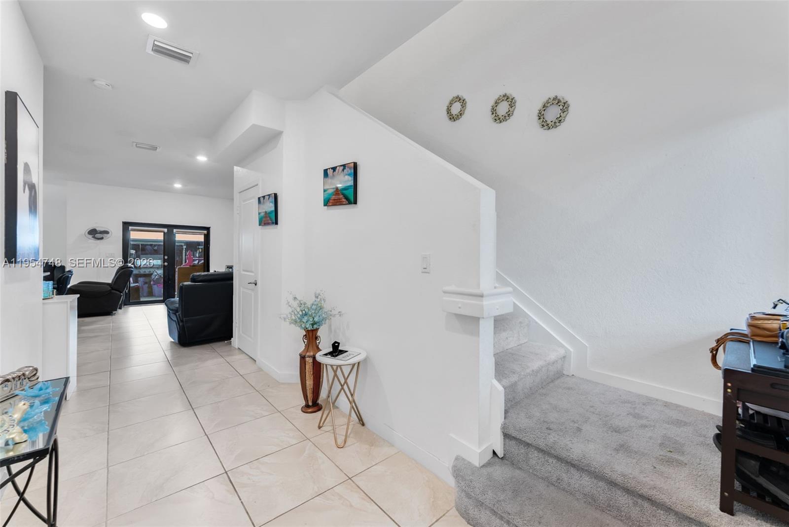 TROPICAL BREEZE TOWNHOUSE - Residential