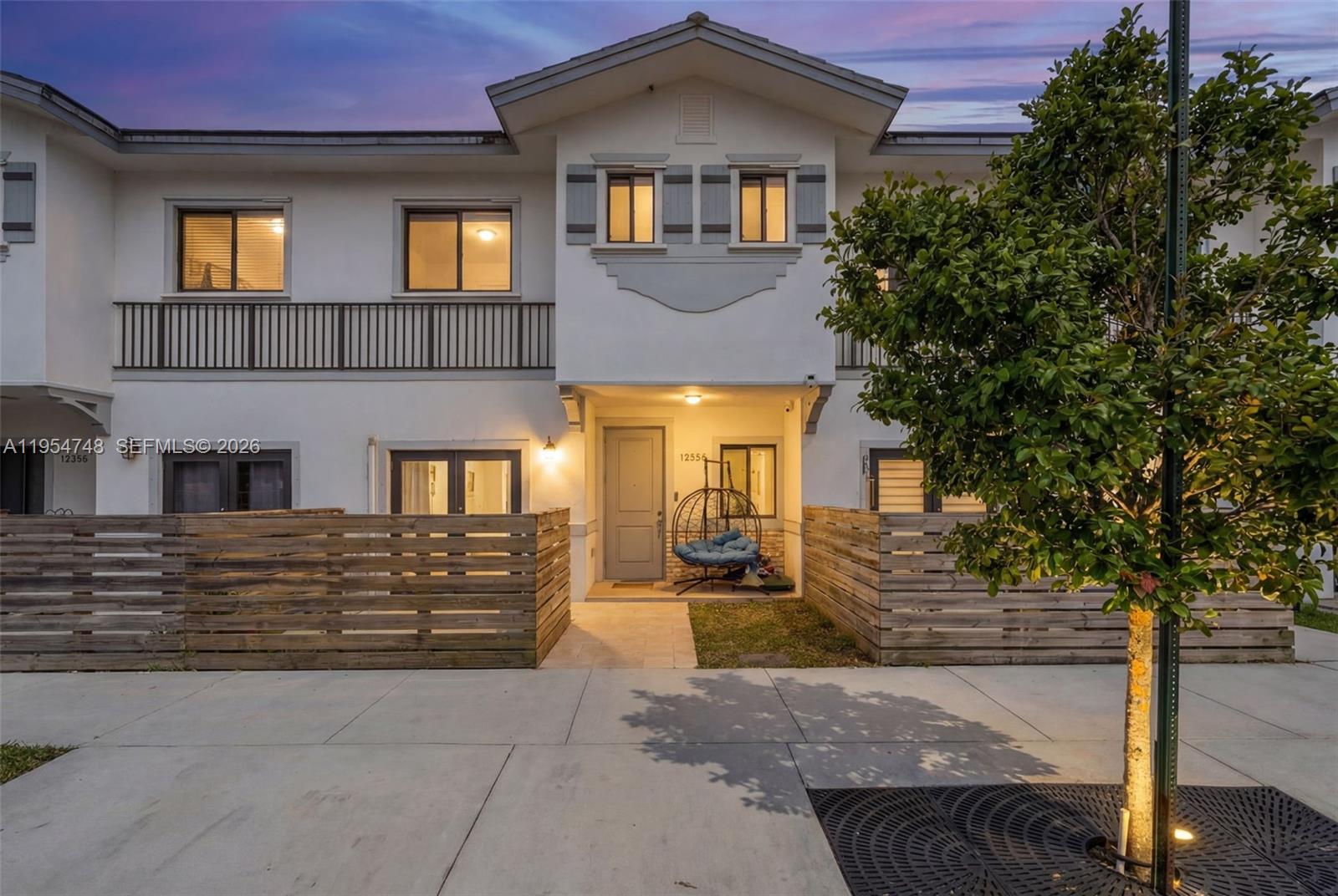 TROPICAL BREEZE TOWNHOUSE - Residential