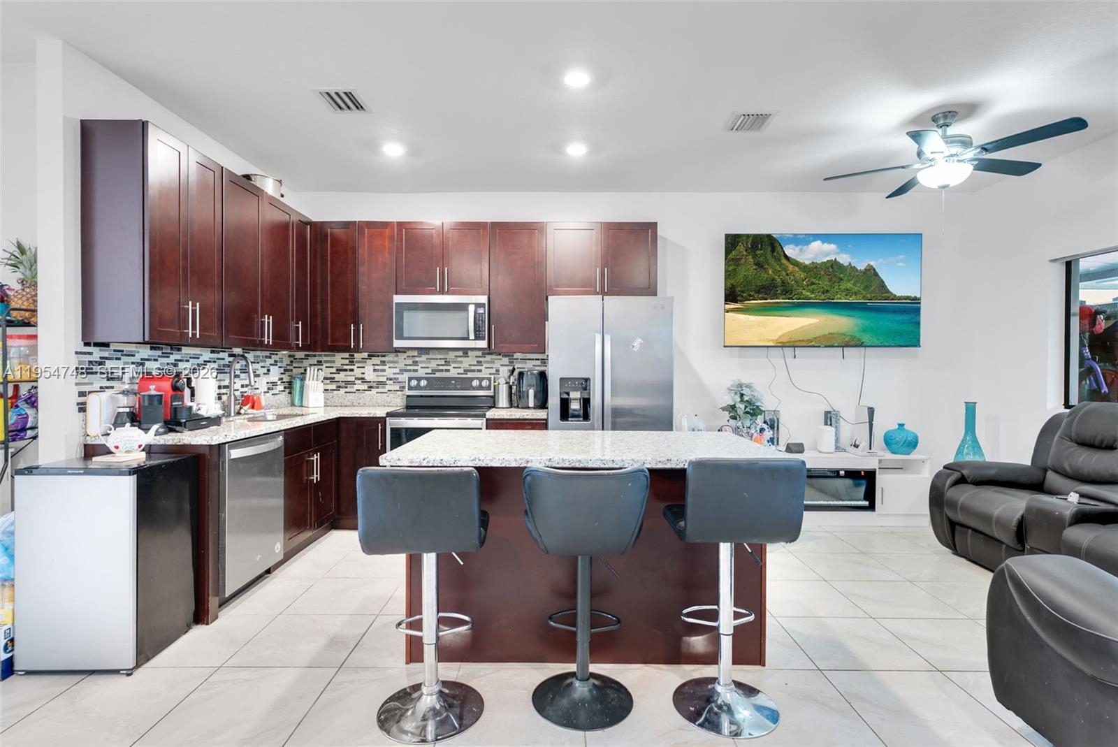 TROPICAL BREEZE TOWNHOUSE - Residential