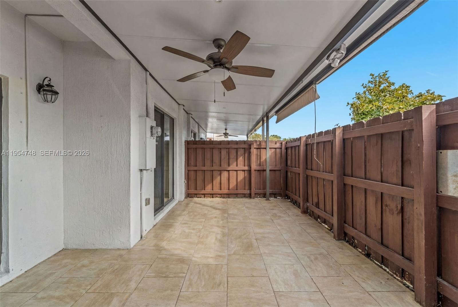 TROPICAL BREEZE TOWNHOUSE - Residential