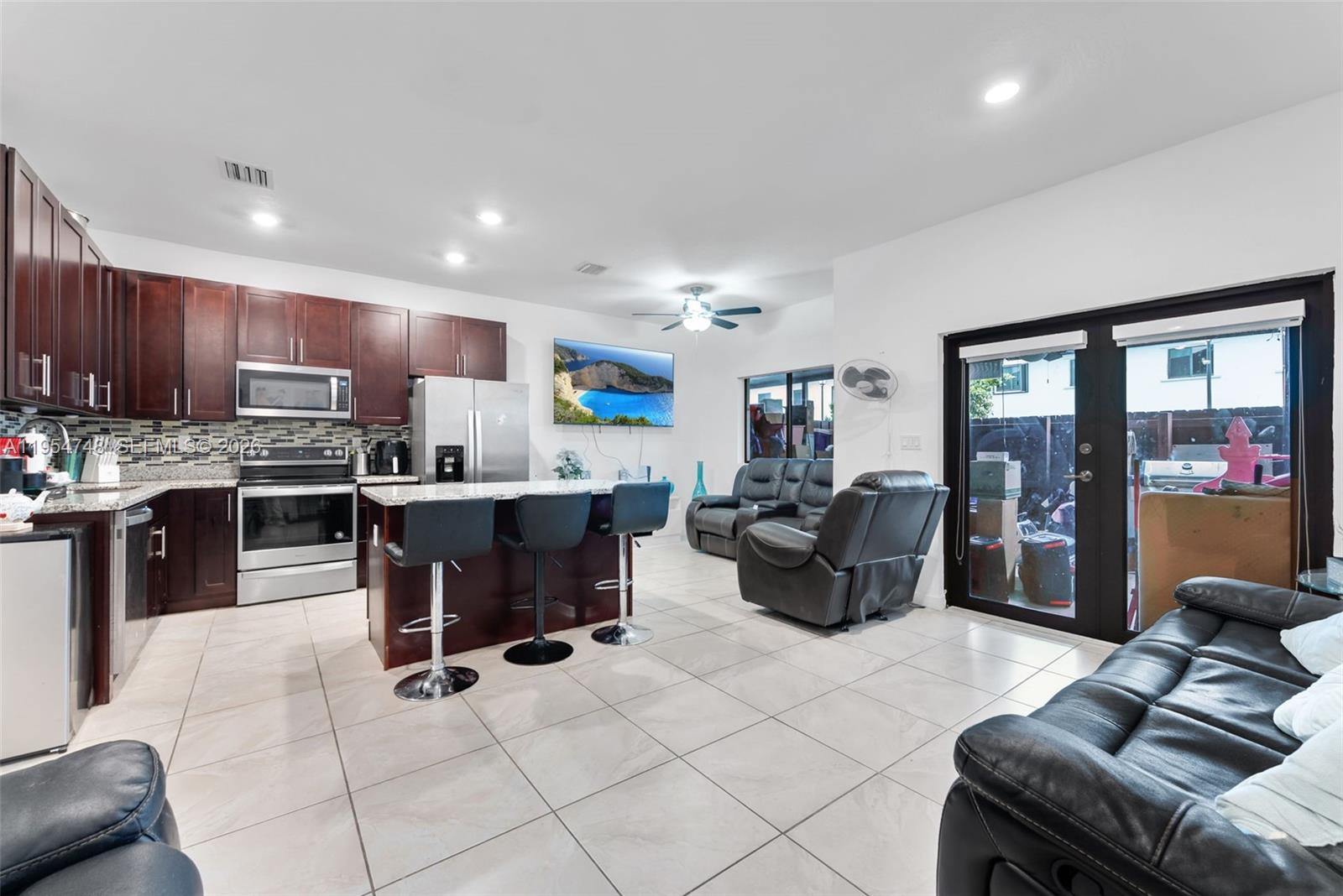 TROPICAL BREEZE TOWNHOUSE - Residential