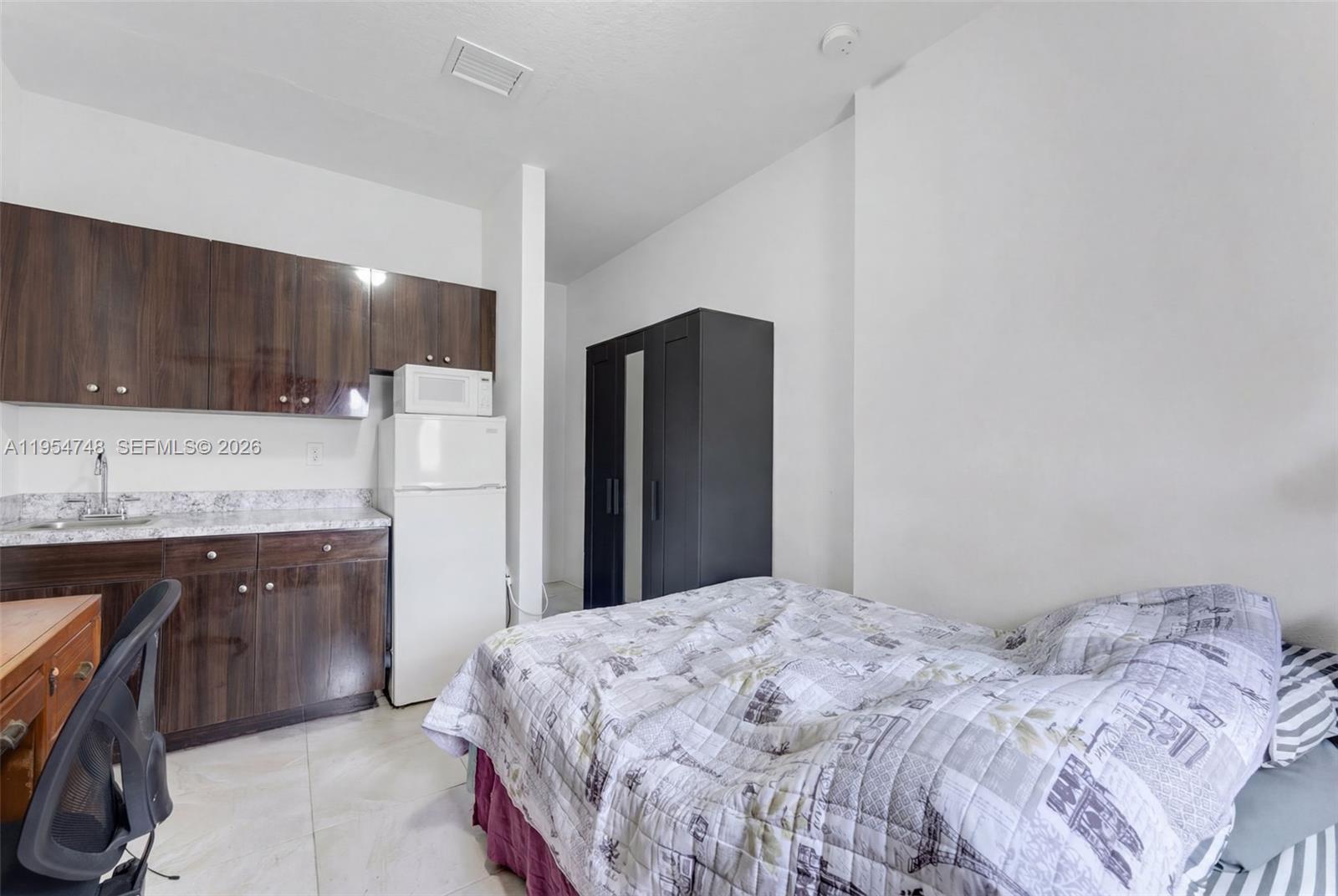 TROPICAL BREEZE TOWNHOUSE - Residential