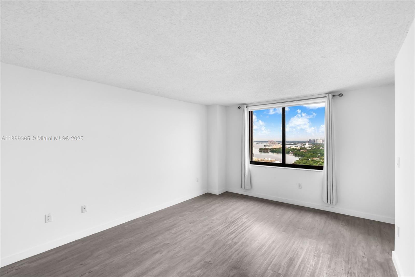 2333 Brickell Ave PH208