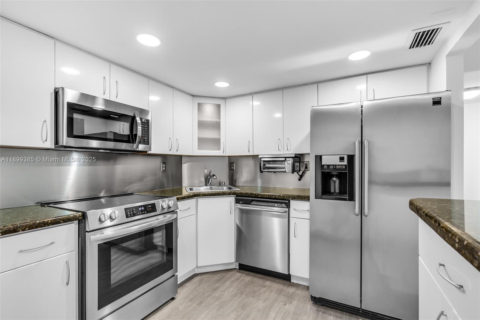 BRICKELL BAY CLUB CONDO - Residential