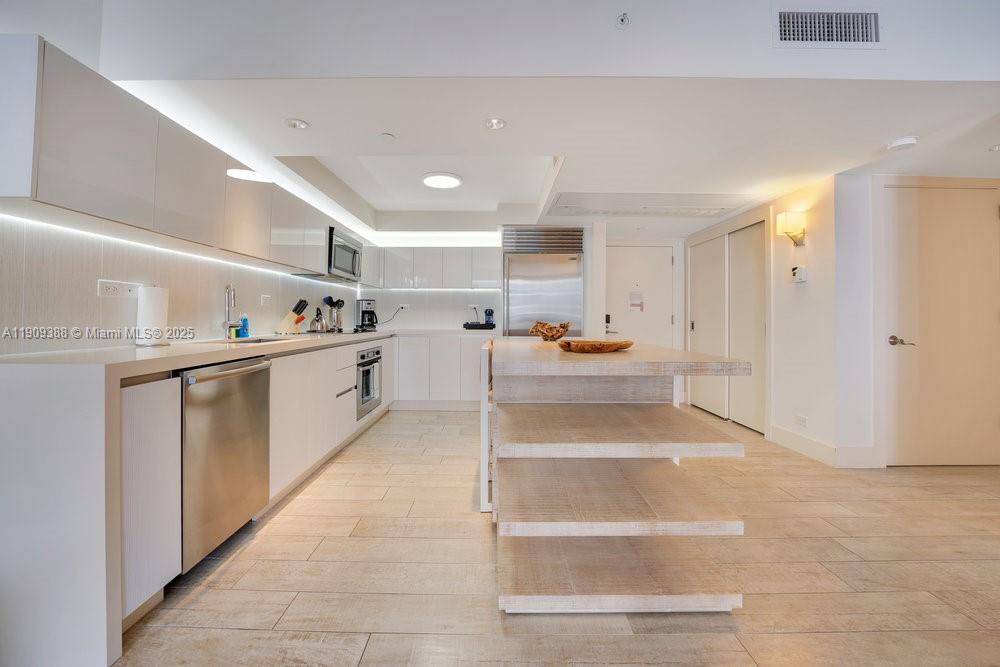 2399 COLLINS AVENUE - Residential Lease