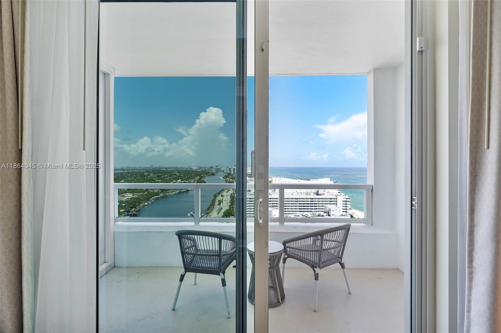 4401 Collins Ave 2907