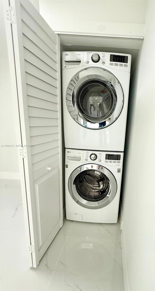 SUNSHINE MANOR - Residential