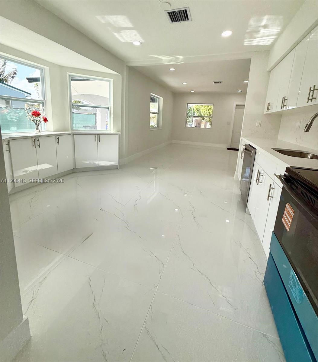 SUNSHINE MANOR - Residential