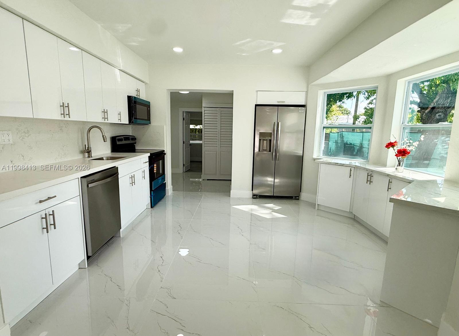 SUNSHINE MANOR - Residential