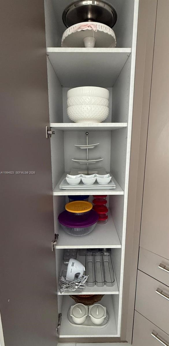 HOLLYWOOD LAKES COUNTRY C - Residential