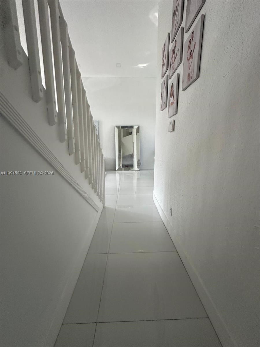 HOLLYWOOD LAKES COUNTRY C - Residential