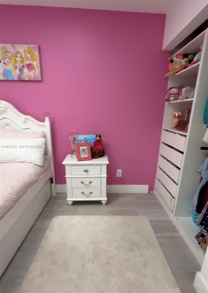 HOLLYWOOD LAKES COUNTRY C - Residential