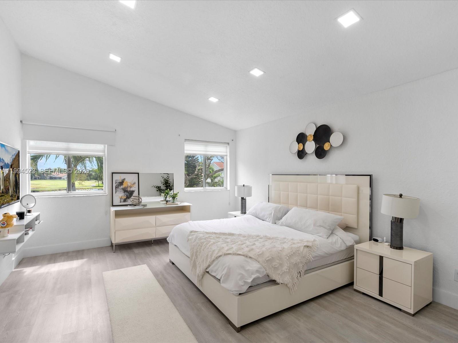 HOLLYWOOD LAKES COUNTRY C - Residential